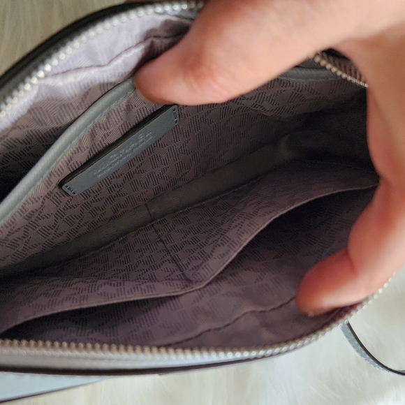 BNWT AUTHENTIC MICHAEL KORS  Ginny Leather Crossbody  with dust bag - Picture 9 of 16